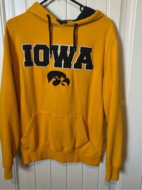 Colosseum Men's Gold and Black Iowa Crewneck Sweatshirt